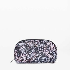 EUC lululemon Sun Up Sun Down cosmetic pouch / 2.5L